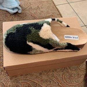 NIB Steve Madden camo slip on
